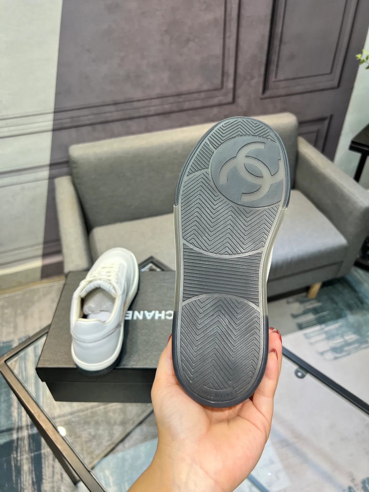 Men's men's shoes 💰660 Exclusive real shot (top version) CHANEL Chanel 2025ss color matching thick-soled casual sports shoes and sneakers. The counter is synchronized. The counter is very popular. A shoe that is very difficult to buy. The most popular thick-soled panda shoes on the Internet. It can be imagined that Xiaoxiang control can't miss it. It has both good looks and comfort. Simple and versatile white shoes. The thick sole increases the height and is super versatile. Close your eyes and wear it. Whoever wears it will look better. Upper: calfskin Lining: imported sheepskin lining Outsole: TPU original outsole Size: 35-44 (customized for women 41 and 40, and 45 for men)